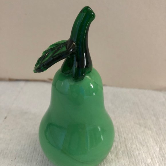 Hand Blown Art Glass Green Pear with leaf Fruit figurine paperweight home decor - Picture 4 of 5
